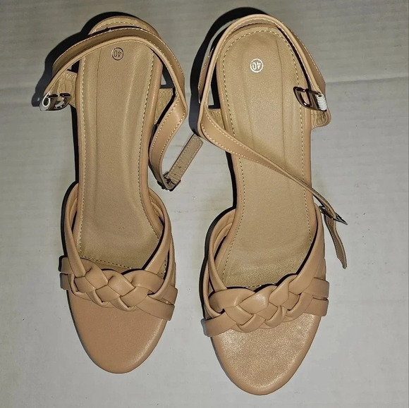 Braided Detail Open Toe Low Platform Sandals - Picture 6 of 10